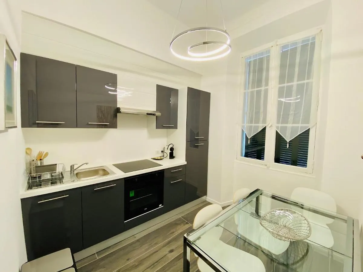 Cozy 2 Bedroom Apartment In The Centre Of Cannes Near The Croisette