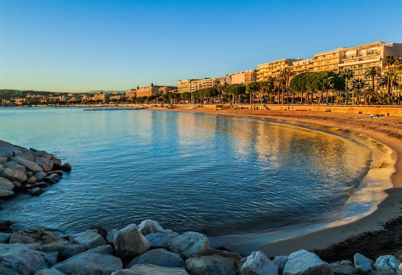 Cozy 2 Bedroom Apartment In The Centre Of Cannes Near The Croisette France
